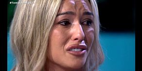 Leila rompe a llorar al recordar sus dudas sobre sus sentimientos y Marta Peñate le muestra su empatía