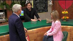 Javi se pone en el papel de barman para recibir a su cita y Carlos Sobera acaba despidiéndolo: “No se liga con los clientes”