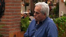 Un soltero de 'First Dates' se presenta ante dos hermanas con una propuesta indecente: "¿Cómo vamos a hacer un trío?"