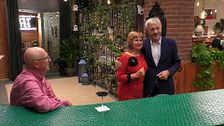 Un soltero se pone celoso de Carlos Sobera por la atención que le ha prestado su cita de ‘First Dates’: “Me ha molestado”