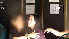 Las imágenes del altercado que ha tenido Juls Janeiro y personas de su entorno con la prensa: "¡Ella no quiere que la grabes!"
