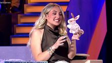 Rocío Flores explica el curioso significado de un conejo de peluche que le recuerda a su abuelo