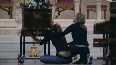 ‘En guardia’ recuerda la imagen más impactante del entierro de Yalennys: “Sus hermanas de abrazaron al féretro”