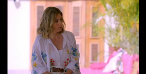 Sandra Barneda entra por sorpresa a ‘Villa Deseo’ con una misteriosa caja