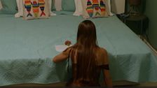 Charly sorprende a Mar con una carta y ella se sincera con él