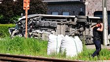 Varios muertos, entre ellos dos niños, tras colisionar un autobús escolar y un tren en un paso a nivel en Bélgica