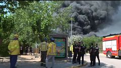 Confinadas más de 600 personas tras un incendio en una industria de Òrrius, Barcelona