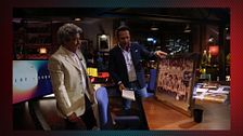 Iker Jiménez muestra el regalo que le hizo Juan Valderrama cuando visitó 'Cuarto Milenio'