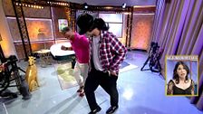 Jorge Javier Vázquez se atreve con el 'moonwalk' de Michael Jackson junto con un imitador suyo: el momentazo