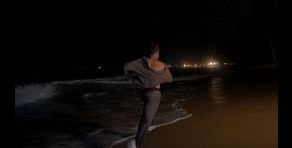 David corre desesperado por la playa y sus gritos a Alba llegan a ‘Villa deseo’, al completo