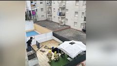Dos mujeres heridas tras derrumbarse una piscina en la que se bañaban de un edificio en Girona