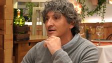 Miguel tira de horóscopo para convencer a su cita: “Los Leo somos muy fieles”