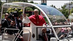 El papa León XIV recorre las calles de Madrid en el papamóvil