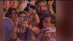 Las imágenes de Martínez -Almeida y su mujer bailando y disfrutando de la vigilia del Papa