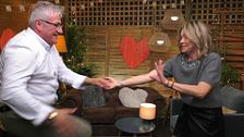 Una soltera alucina al ver a su cita de 'First Dates' bailando rock: "No sabía si estaba matando cucarachas o haciendo la vendimia"