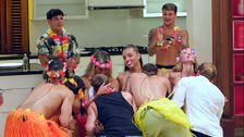 Los solteros y las chicas protagonizan un juego subido de tono: “¿Alguien puede pensar en mi abuela?”