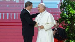 La gran confesión de Antonio Banderas frente al papa León XIV en el Movistar Arena: "Soy víctima del hechizo de Dios"