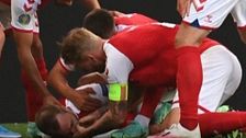 El futbolista Eriksen da otro susto tras desplomarse en pleno partido con Dinamarca