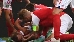 El futbolista Eriksen da otro susto tras desplomarse en pleno partido con Dinamarca