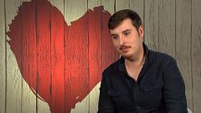 Un soltero ejerce el 'sincericidio' con su cita en 'First Dates': "No tienes manos, tienes..."