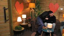 El padre de una soltera de 'First Dates' sorprende a su hija a punto de darse su primer beso: "Tierra, trágame"