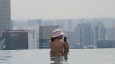 'Viajeros Cuatro' se adentra en el hotel más espectacular de Singapur: "Taylor Siwft se alojó"