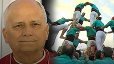 La atenta mirada de León XIV a la impresionante torre humana de los castellers