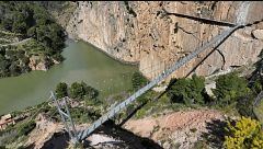 Inauguran el puente colgante del caminito del Rey a 110 metros de altura: es la pasarela más larga de España