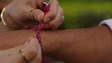 El curioso ritual para anudar una pulsera guatemalteca: "Estás atado a Guatemala ahora"