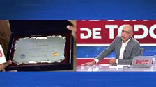 El equipo de ‘En boca de todos’ aplaude el premio de la Policía Municipal de Madrid a Nacho Abad por su labor periodística: “Estamos muy orgullosos de ti”