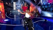 La gran entrada de Ivonne Reyes al plató de 'Supervivientes' en silla de ruedas tras su lesión: “Lo dejé todo allí”