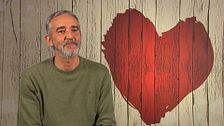 Miguel Ángel tira por tierra la estética perruna de su cita en ‘First Dates’: “No necesitan ropa”