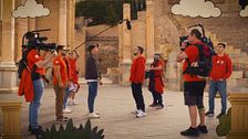 El original recibimiento del equipo de 'Lo sabe, no lo sabe' a Xuso Jones en Cartagena