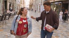 Xuso Jones reivindica la importancia del trabajo de Carmen cuidando a personas mayores