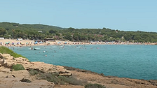 Investigan por qué se ahogaron los tres niños en la playa de Arrabassada de Tarragona: la zona "era de riesgo por resacas y corrientes"