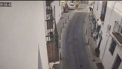 Las cámaras grabaron las imágenes del atropello múltiple a los clientes de una terraza en Frigiliana, Málaga: siete personas heridas