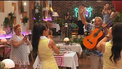 Santi Santiago estrena el temazo del verano en ‘First Dates’: “Sí, sí, sí, me gusta Madrid”