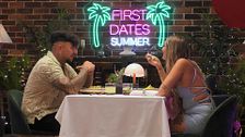 Ainhoa ante la mirada seductora de su cita de ‘First Dates’: “Te mira y te embaraza”