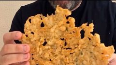 El truco de Dani García para hacer la verdadera tortillita de camarones de Cádiz