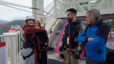Las lágrimas de Lola Lolita al ver saltar a su hermana Sofía en el ‘jumping’ más alto del mundo