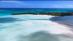 El sandbar o 'banco de arena', un enclave idílico en Elizabeth Island, una isla privada en el distrito de las Exumas, Bahamas
