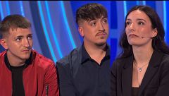 Dos hermanos conocen al fin a su hermana mayor: "Llevamos años buscándote"