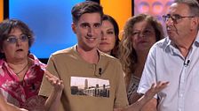 Uno de los participantes de '¡Allá tú!' revela una graciosa anécdota que hace estallar al público