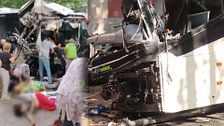 El accidente de un autobús contra un edificio en Lleida