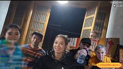 El directo más surrealista de Illo Juan en Fanpai, Giozhou (China), entre risas y algún que otro licor de arroz