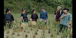 Luis Zahera y María Pérez acuden a los arrozales de 'Fanpai' y se quedan en shock con el arduo trabajo que realizan: "Mucho mérito"