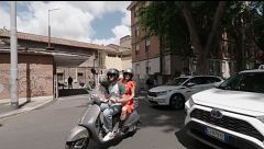 'Viajeros Cuatro' se sube en la vespa y recorre las "caóticas" calles de Roma