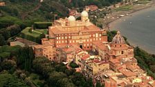 Una visita a Castel Gandolfo: la localidad italiana que resguarda la histórica residencia de verano de los papas