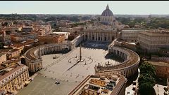 Desde la plaza San Pedro hasta el puente que conecta con Roma: un paseo guiado por la ciudad del Vaticano