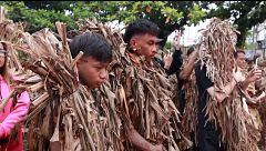 Las impactantes imágenes del festival católico Taong Putik en honor a San Juan